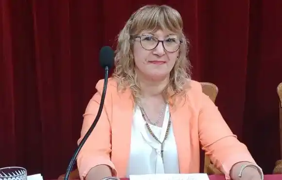 Sorpresa en Patagones: la concejal Mariel Cinirella se fue del Frente Renovador y deja aún más solo al intendente Marino