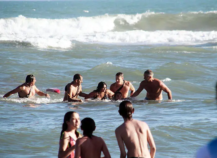 Mar peligroso. Guardavidas al rescate