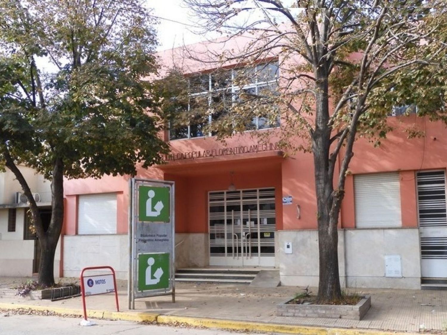 Peña de Lectura en la "biblio" Ameghino.