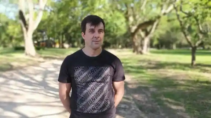 “Besos al cielo”: los macabros posteos del hombre acusado de asesinar a su familia