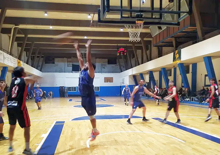 Rivadavia sigue primero en el torneo de la Asociación de Básquetbol
