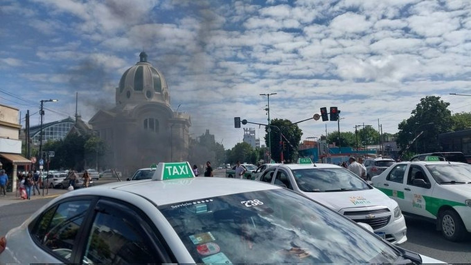 El corte en la zona de la Estación de tren en La Plata (FOTO: @ajbilstein).