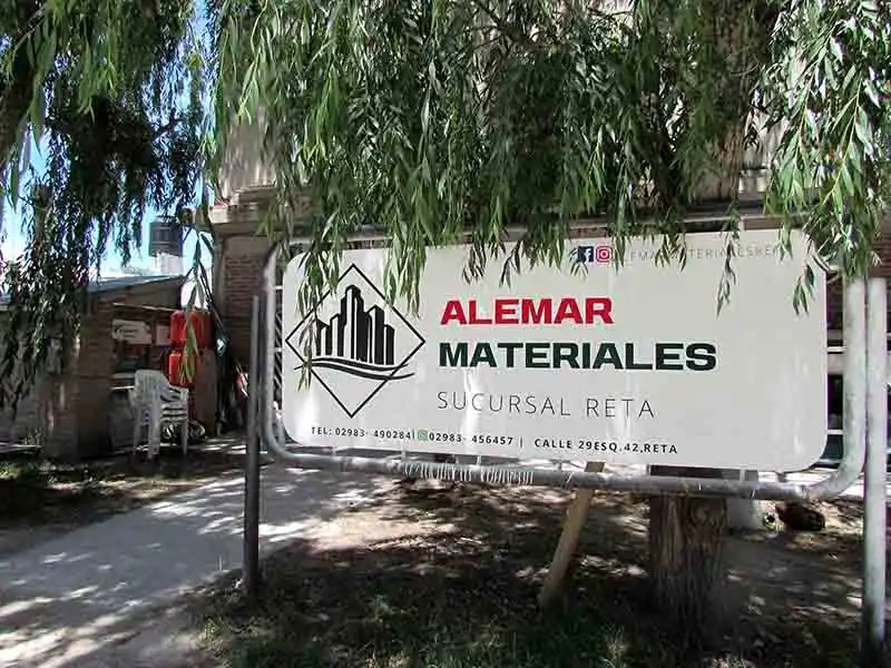 Delincuentes armados asaltaron un comercio en Reta