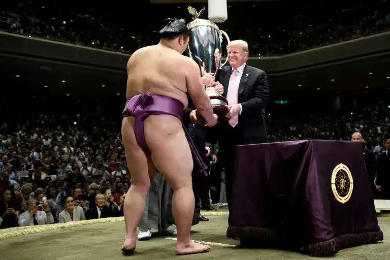 Donald Trump minimizó los lanzamientos de misiles norcoreanos en su visita a Japón