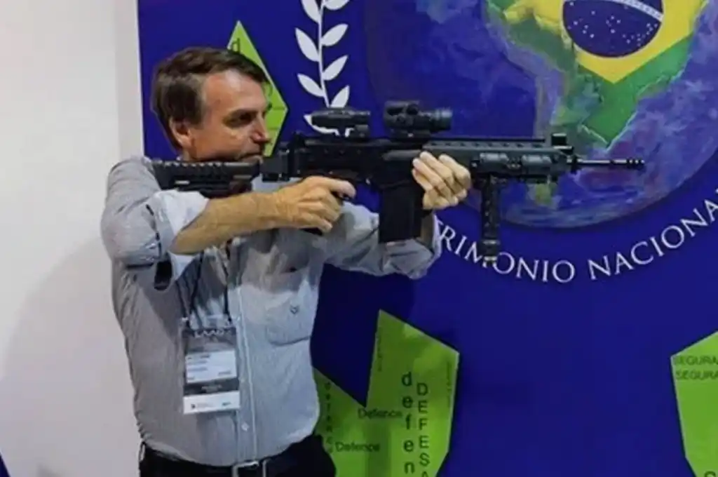Bolsonaro busca que civiles armados ayuden a resistir a una supuesta dictadura