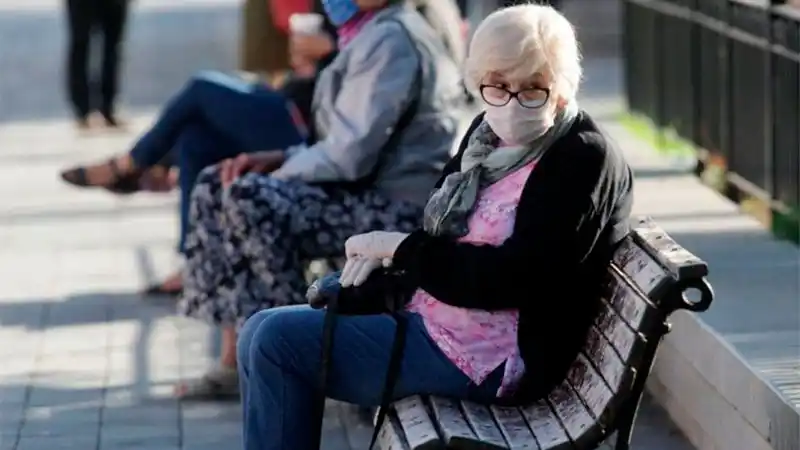 Definen aumento para jubilaciones, AUH y otras asignaciones: de cuánto sería