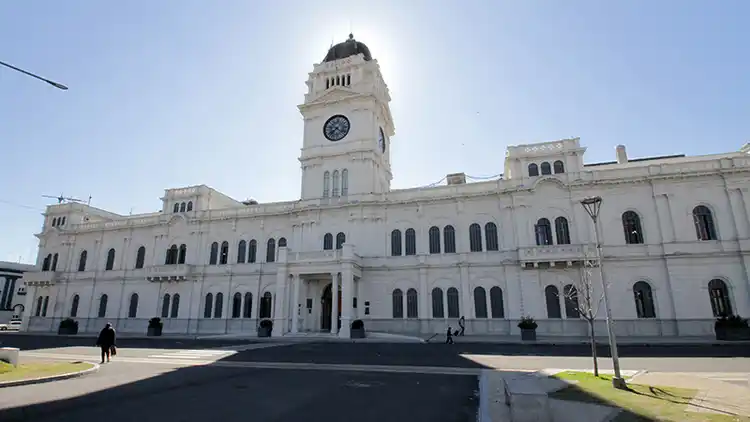 La Provincia oficializó el endeudamiento internacional por 307 millones de dólares para obras viales