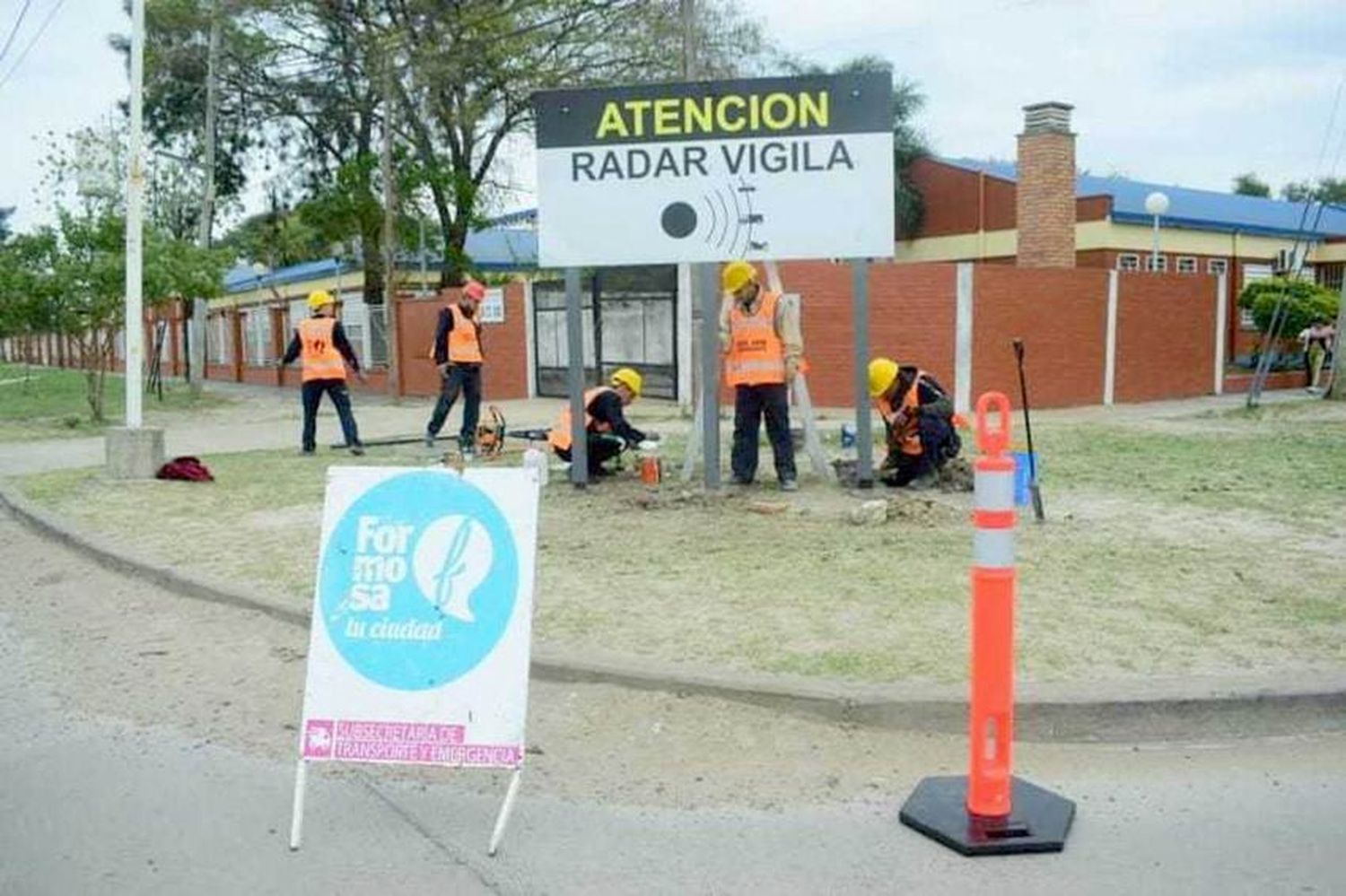 La Municipalidad instala carteles 
señalizadores de radares en la ciudad