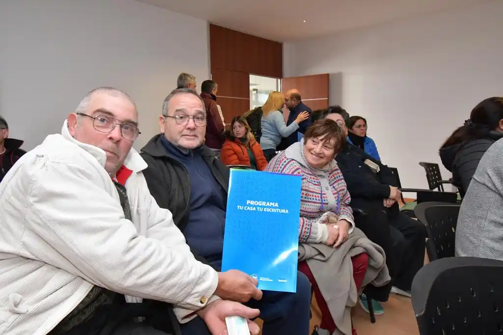 San Francisco: 24 familias recibieron la escritura de su casa