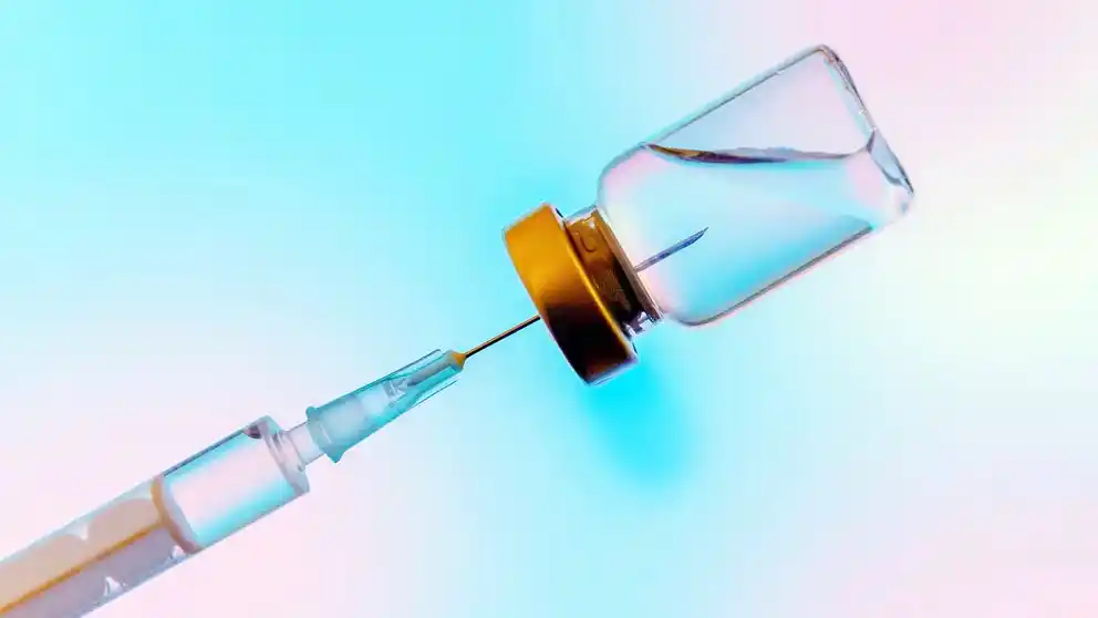 Las vacunas COVID reducen el riesgo de infarto y ACV, concluyó un estudio que evaluó a 46 millones de personas