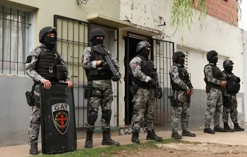 Rosario: desbaratan a una banda narco y detienen a seis personas