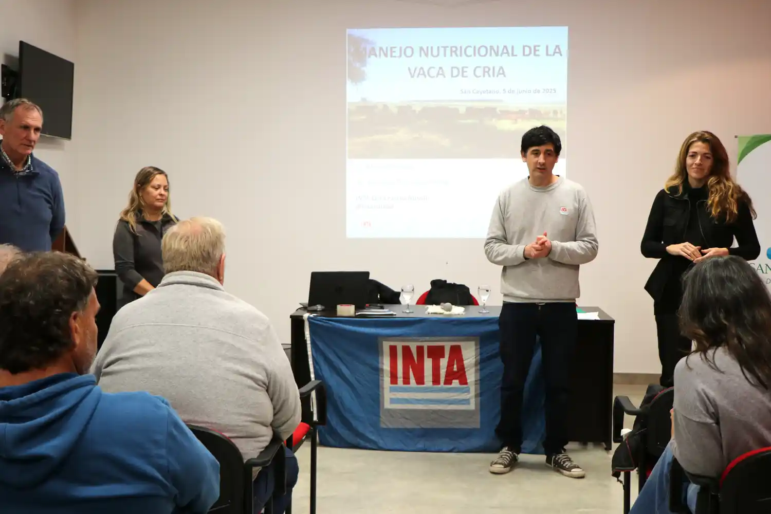 Charla sobre nutrición de la vaca de cría en San Cayetano