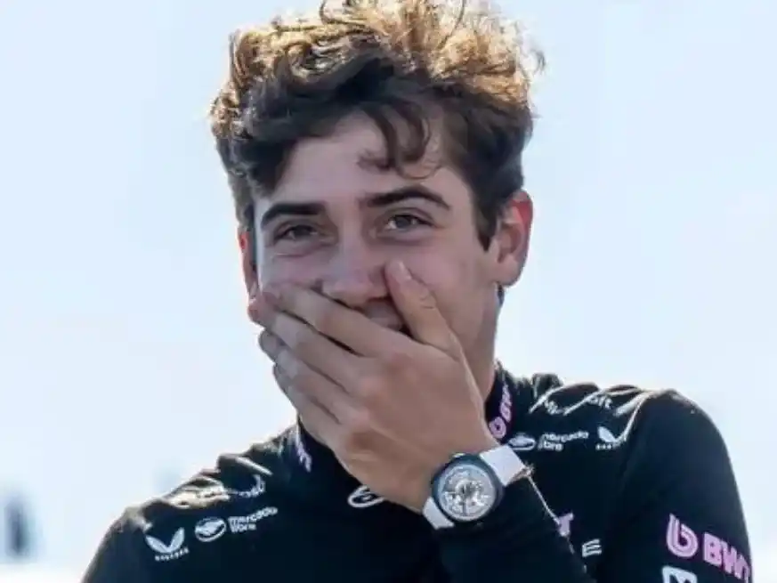 Colapinto: “Este auto es raro, cambio una cosa mínima y se transforma completamente”.