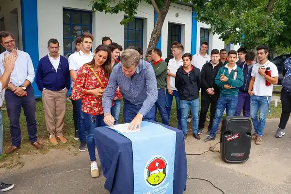 Piaggio firmó el convenio para comenzar con la obra del Parque Solar