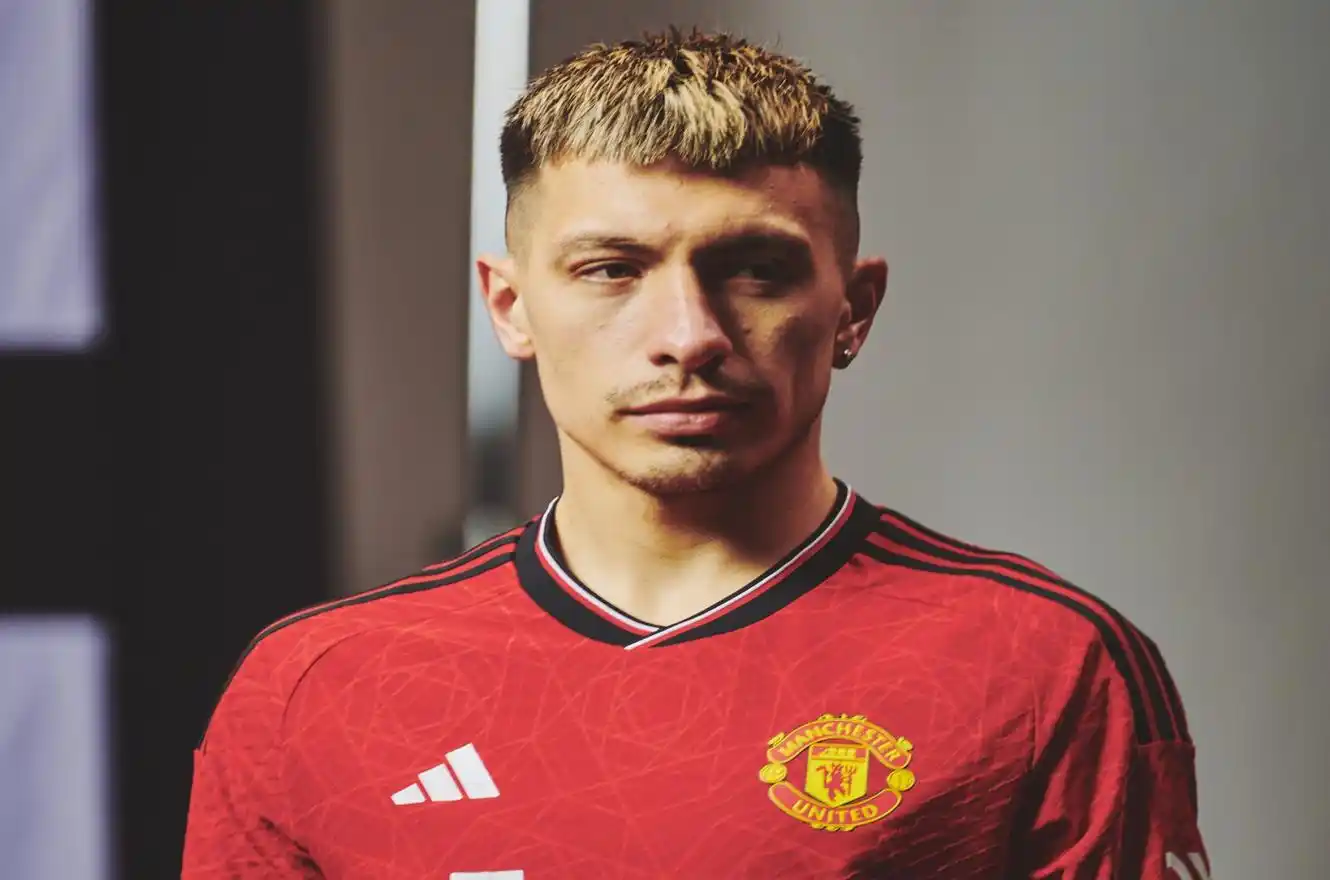 Lisandro Martínez respaldó al Emiliano Dibu Martínez: "Me gustó su actitud, siempre dando el ejemplo"