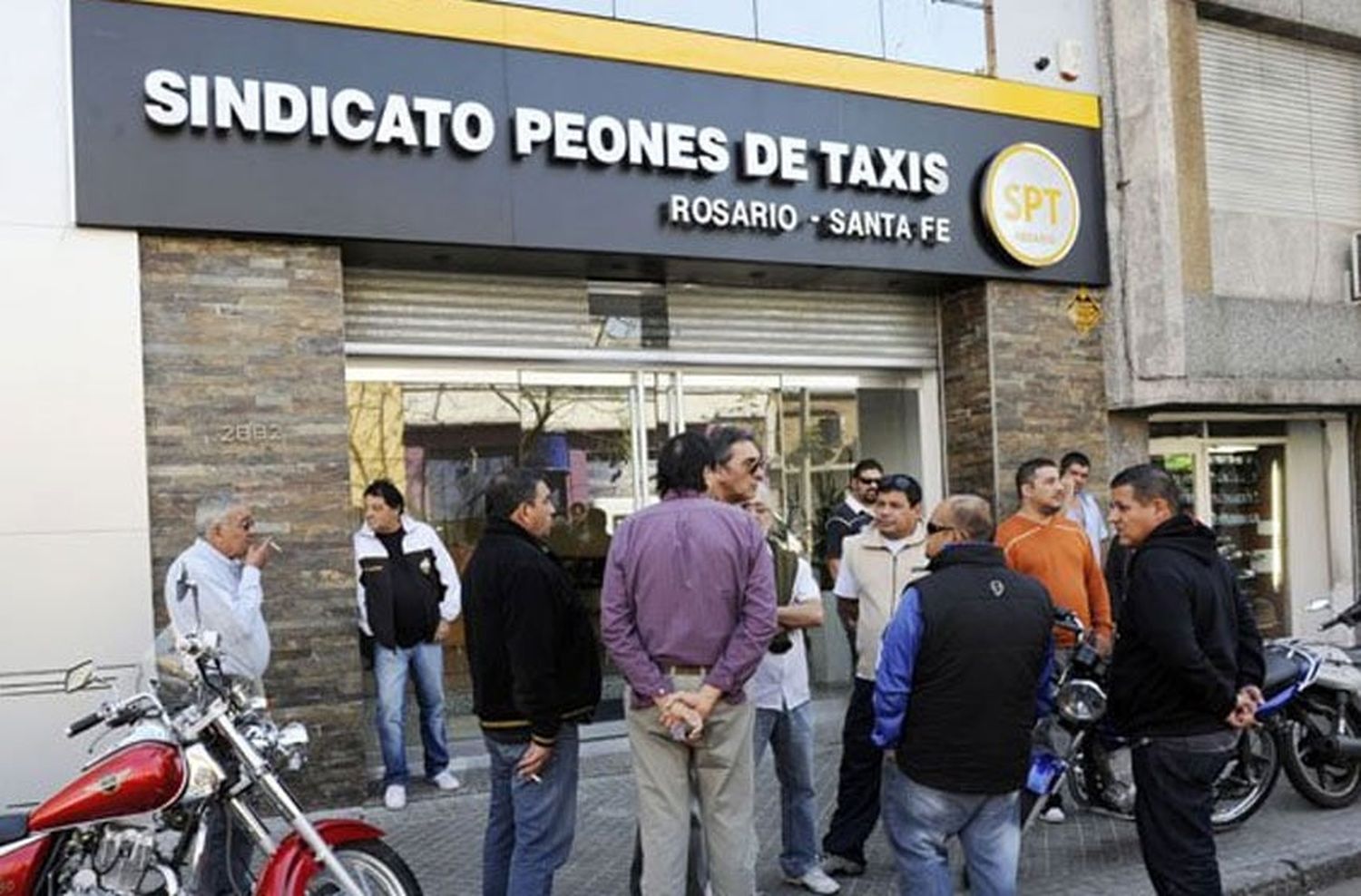 «El que no cambia todo, no cambia nada»: la dura denuncia de conductores de taxis hacia las patronales