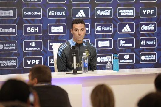 Scaloni lo confirmó: Messi será titular ante Colombia