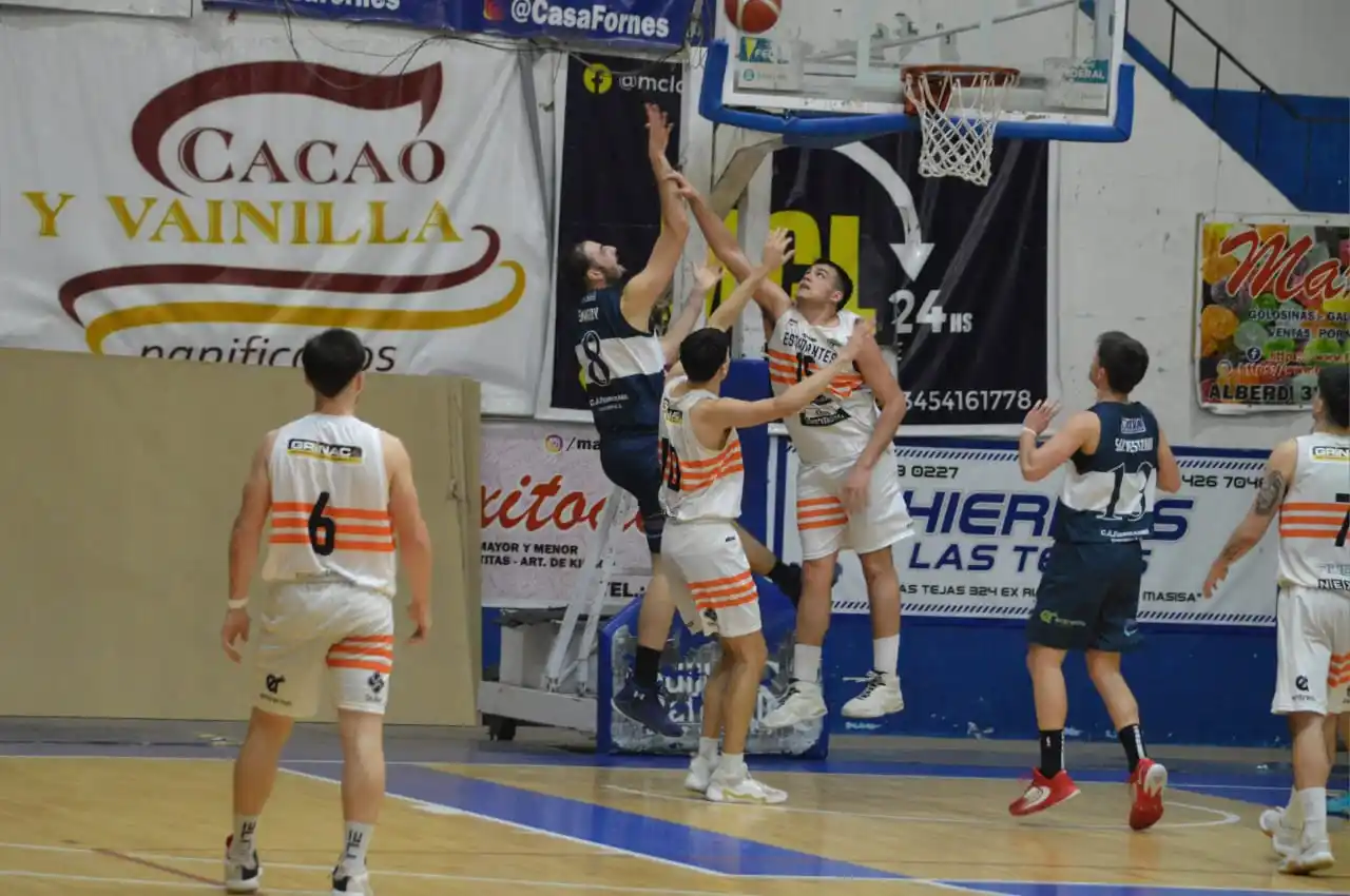 Ferro se quedó con el clásico ante Estudiantes