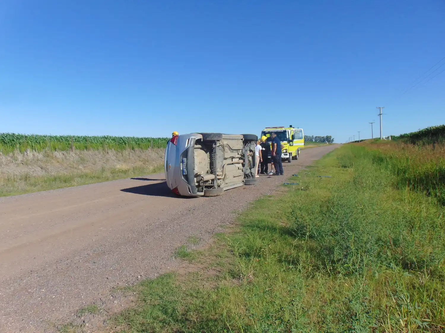 El vehículo quedó completamente lateralizado.