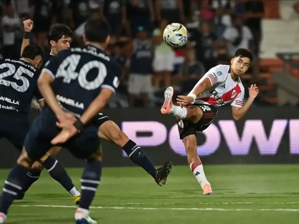 Sin Gallardo y a la espera de Coudet, River empató con Independiente Rivadavia en la octava fecha