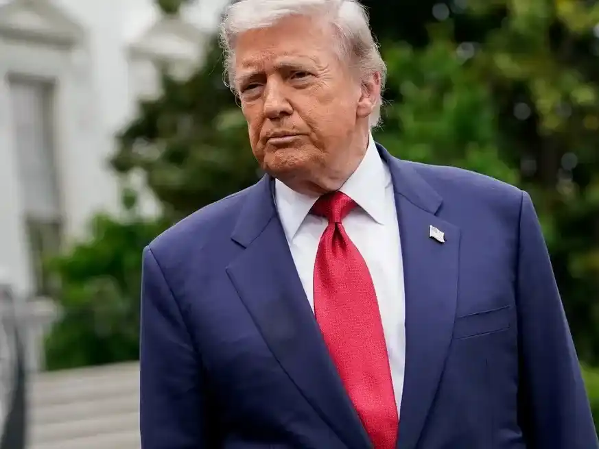 “El tiempo se acaba”, escribió Trump, recordando que cuando Irán no negoció en el pasado, se llevó a cabo una operación militar.