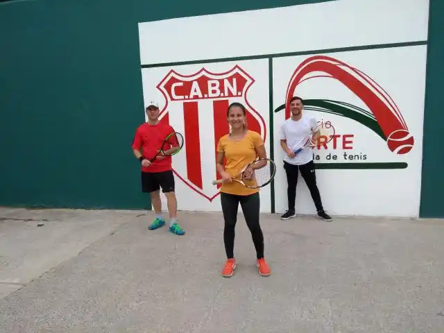 Volvió la actividad del tenis a
las canchas de Barrio Norte