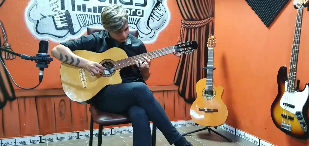 Hoy Juan Sebastián Rubio, un joven guitarrista