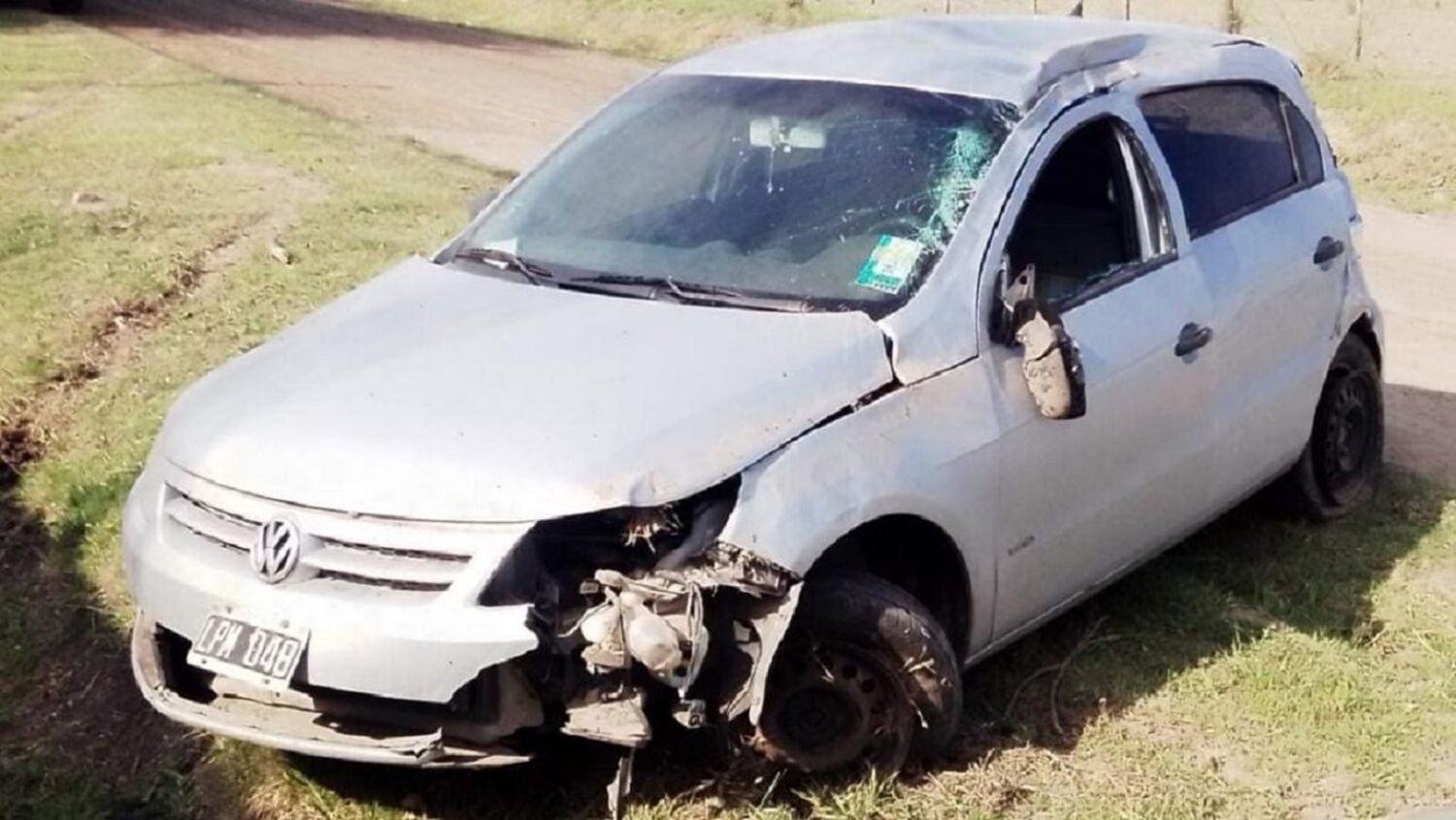 La policía detuvo a un joven que robó y destrozó un auto, pero fue liberado