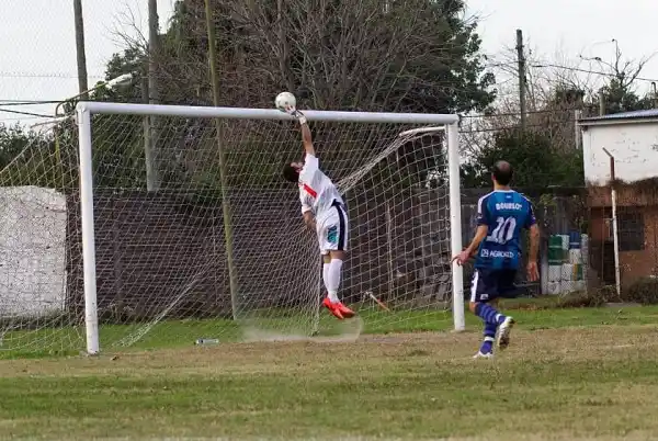Independiente defiende la punta ante un entonado Juventud Unida