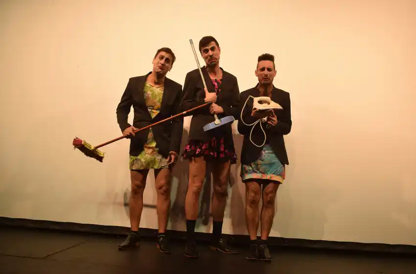 «Lo Lumvrise» con «Los más pollerudos» en el Broadway