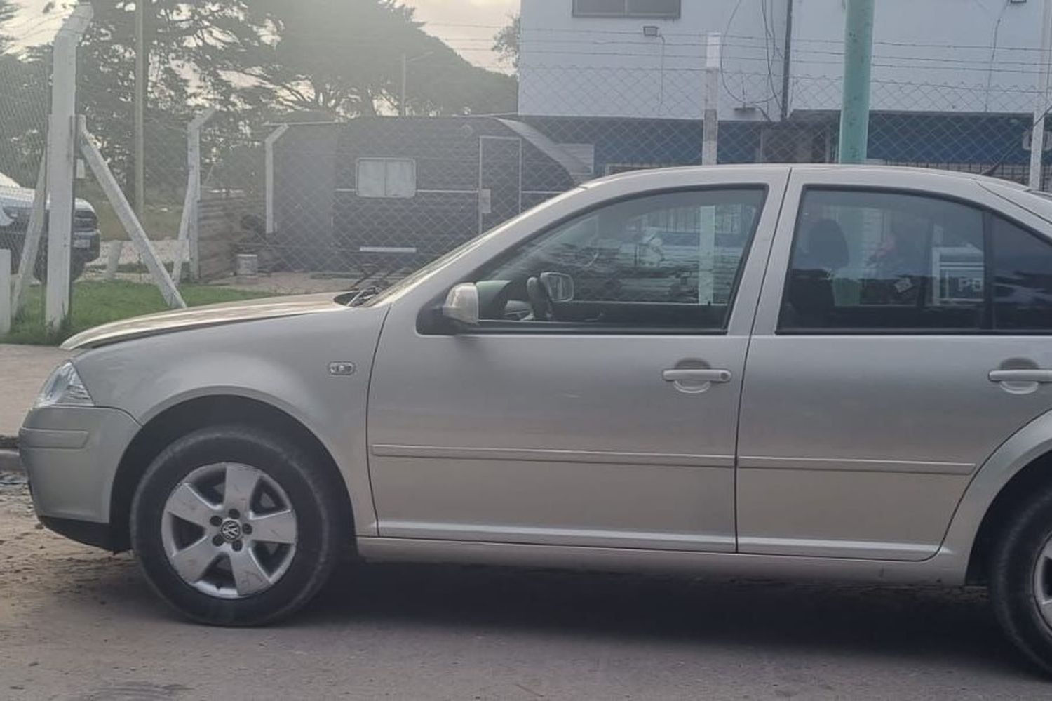 Detienen a un delincuente con prontuario tras robar un auto en el Centenario