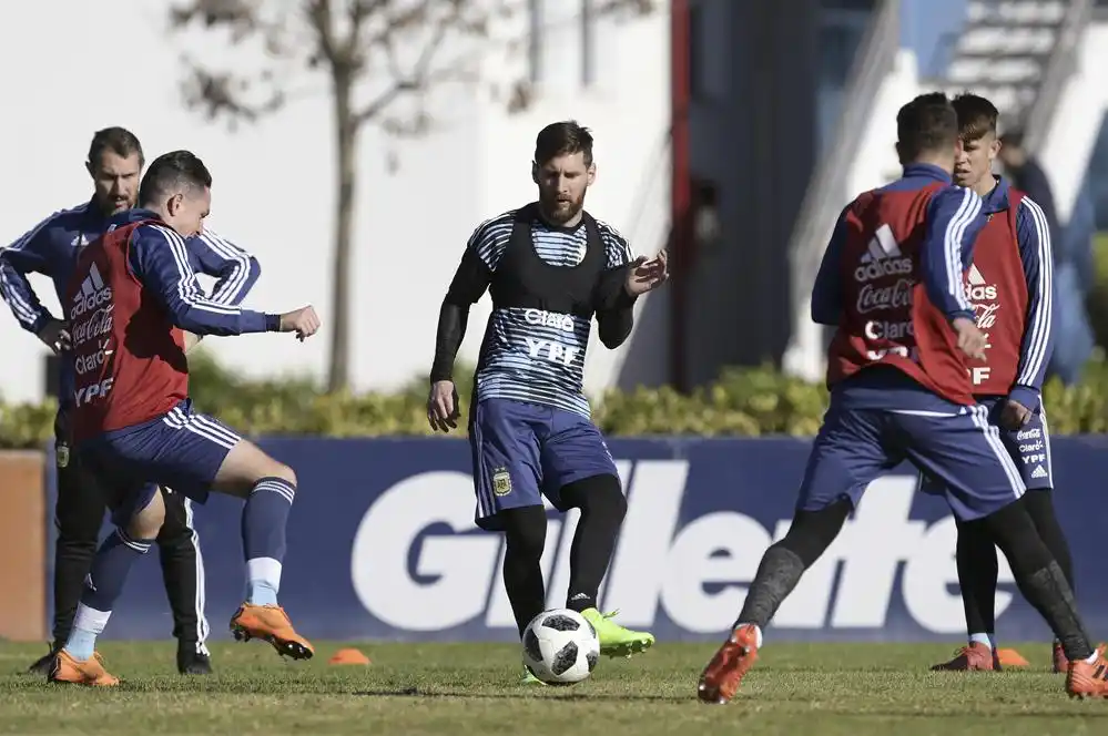 Sampaoli paró un equipo pensando en el amistoso