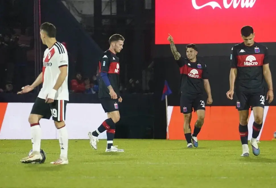 El festejo de Ignacio Russo en el único tanto del partido (Olé)