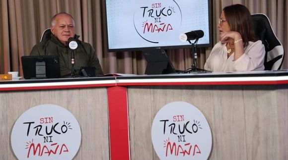 Cabello denuncia la separación de otra familia venezolana en EE.UU.: llegaron otros 192 migrantes