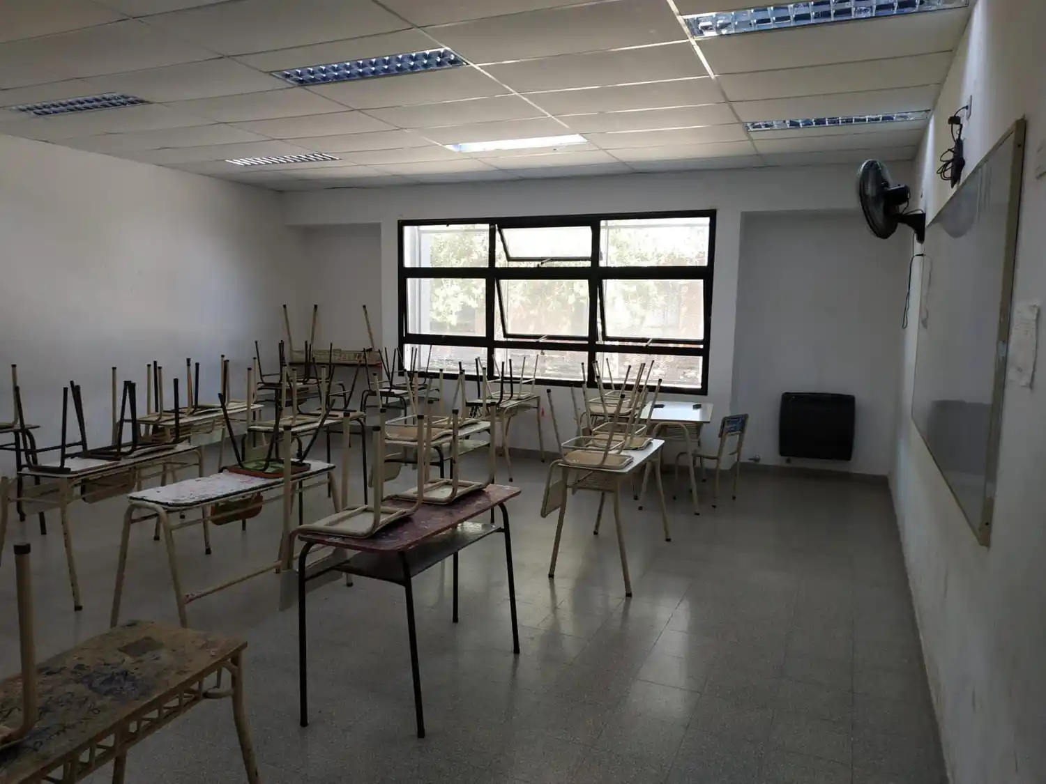 GREMIOS DOCENTES Y ESTATALES NO MARCARON POSTURA: Clases sin ventilación en varias escuelas de nuestra ciudad en medio de la ola de calor