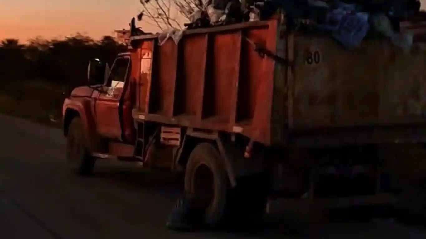 Mujer murió tras ser arrollada por un camión de residuos