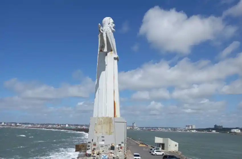 Restaurarán el monumento a San Salvador en el extremo de la Escollera Sur