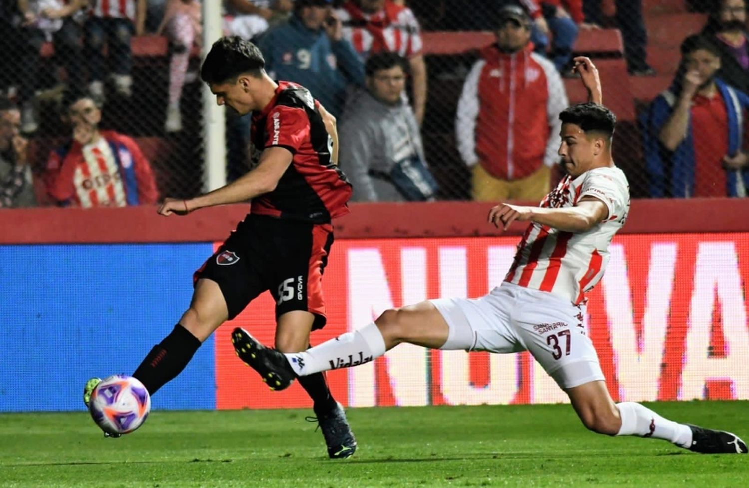 Newells lo aguantó y se llevó un triunfo valioso de visitante ante Unión