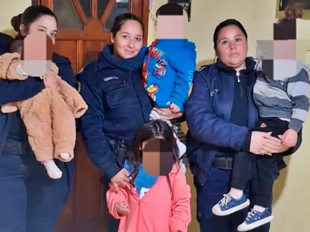 Rescatan a cuatro niños abandonados en una casa: estaban sucios y vivían en condiciones muy precarias
