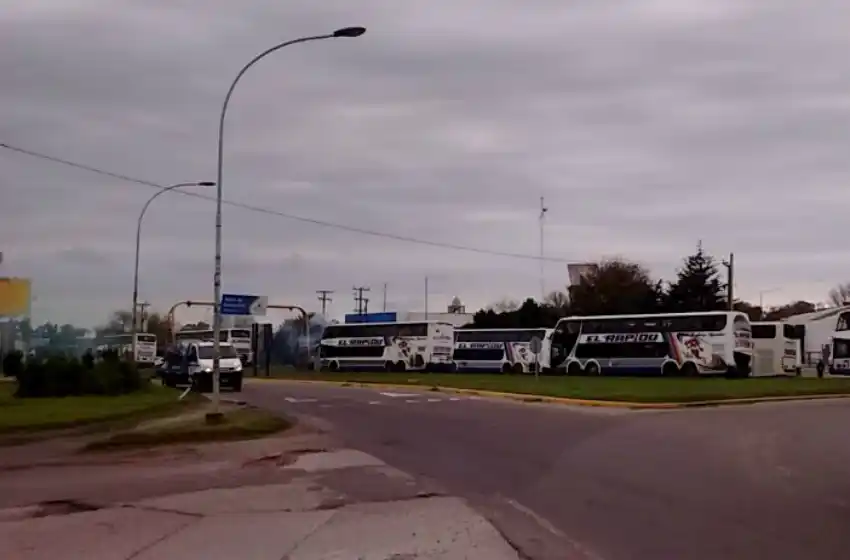 Los hinchas de Aldosivi viajan con la ilusión de ser campeones