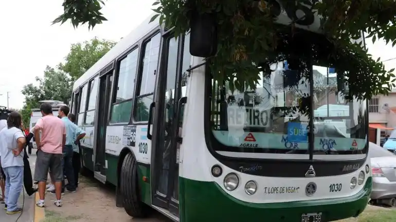 Tras el crimen en la Línea 56, instalarán cámaras en 8 mil colectivos de la Provincia