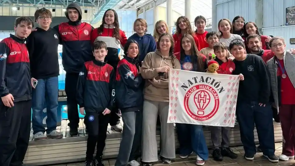 La delegación del Club Huracán que participó en el Torneo Atlantis