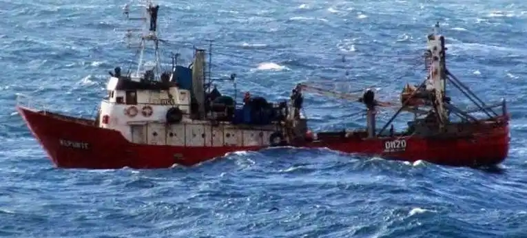 Hundimiento del buque Repunte: "Toda la tripulación se tiró al agua"