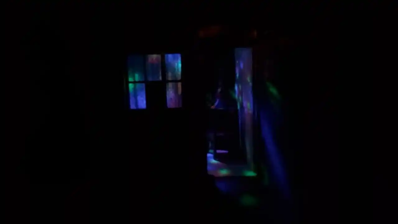 Se juntaron con música a todo volumen, llegó la policía y quisieron escapar por el techo