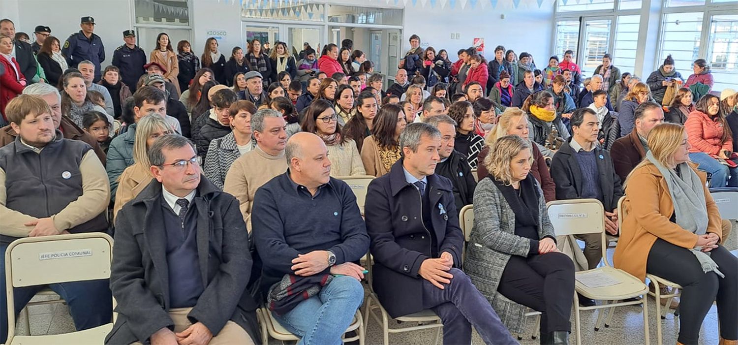 En Lobería. Acto por el Día de la Independencia