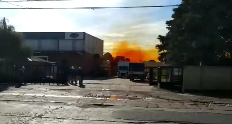 Villa Bosch: Una nube naranja por ácidos generó preocupación en vecinos