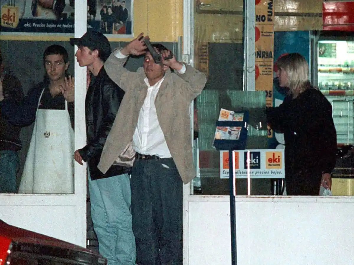 Rehenes, mucho alcohol y una puñalada que terminó con una vida marcada por el delito 