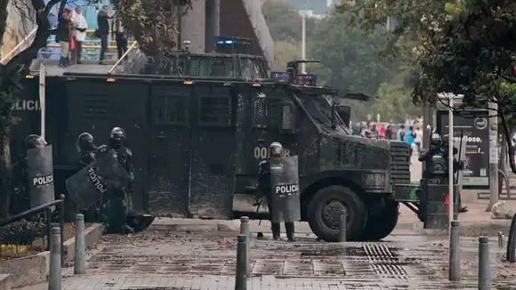 Cuatro policías heridos con flechas durante protestas contra EE. UU. en Colombia
