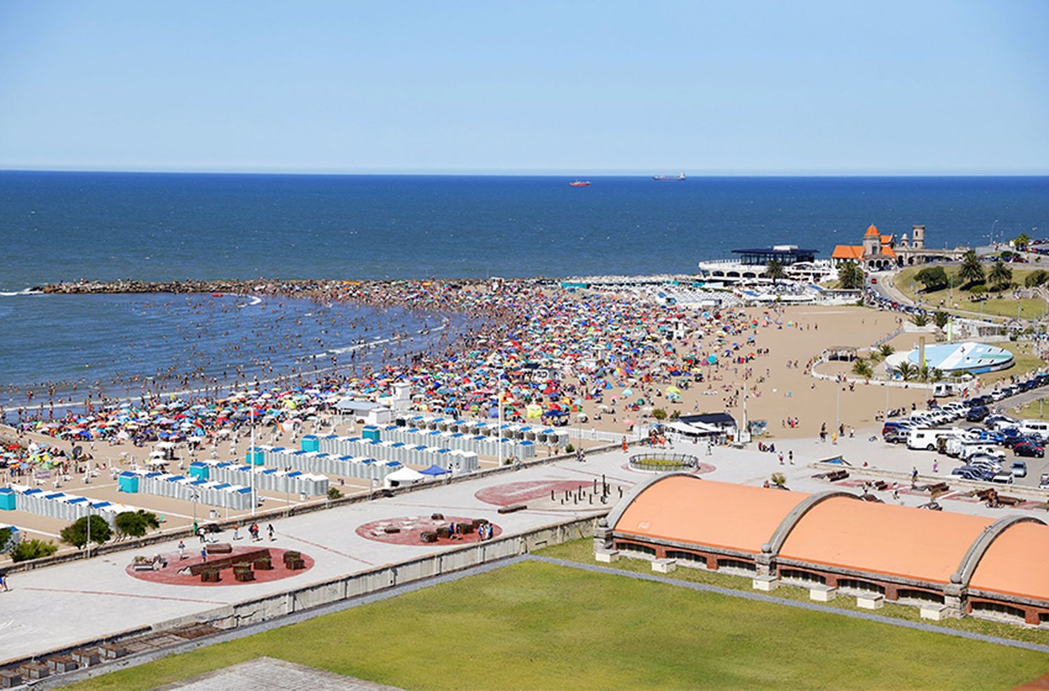 Mucho calor, pero con poco sol este domingo en Mar del Plata
