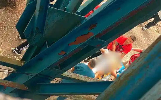 Cayó un hincha de Gimnasia desde una tribuna del estadio del 'Lobo'